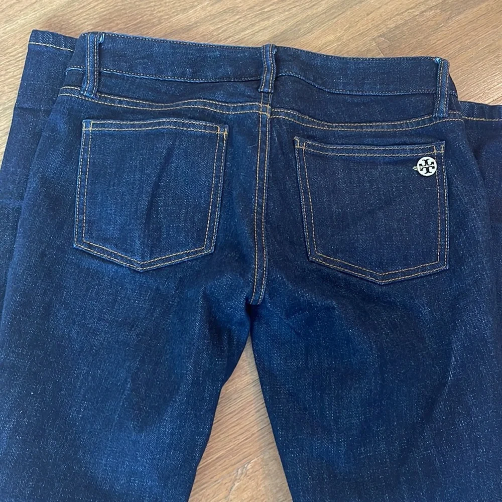 NWOT Tory Burch Skinny Jeans | back logo button needs reattached